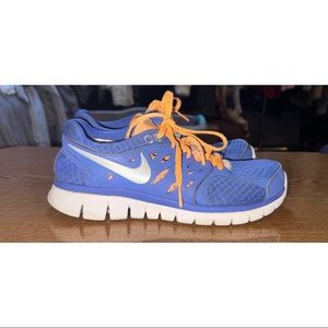 Pre owned Nike athletic shoes! Size 6